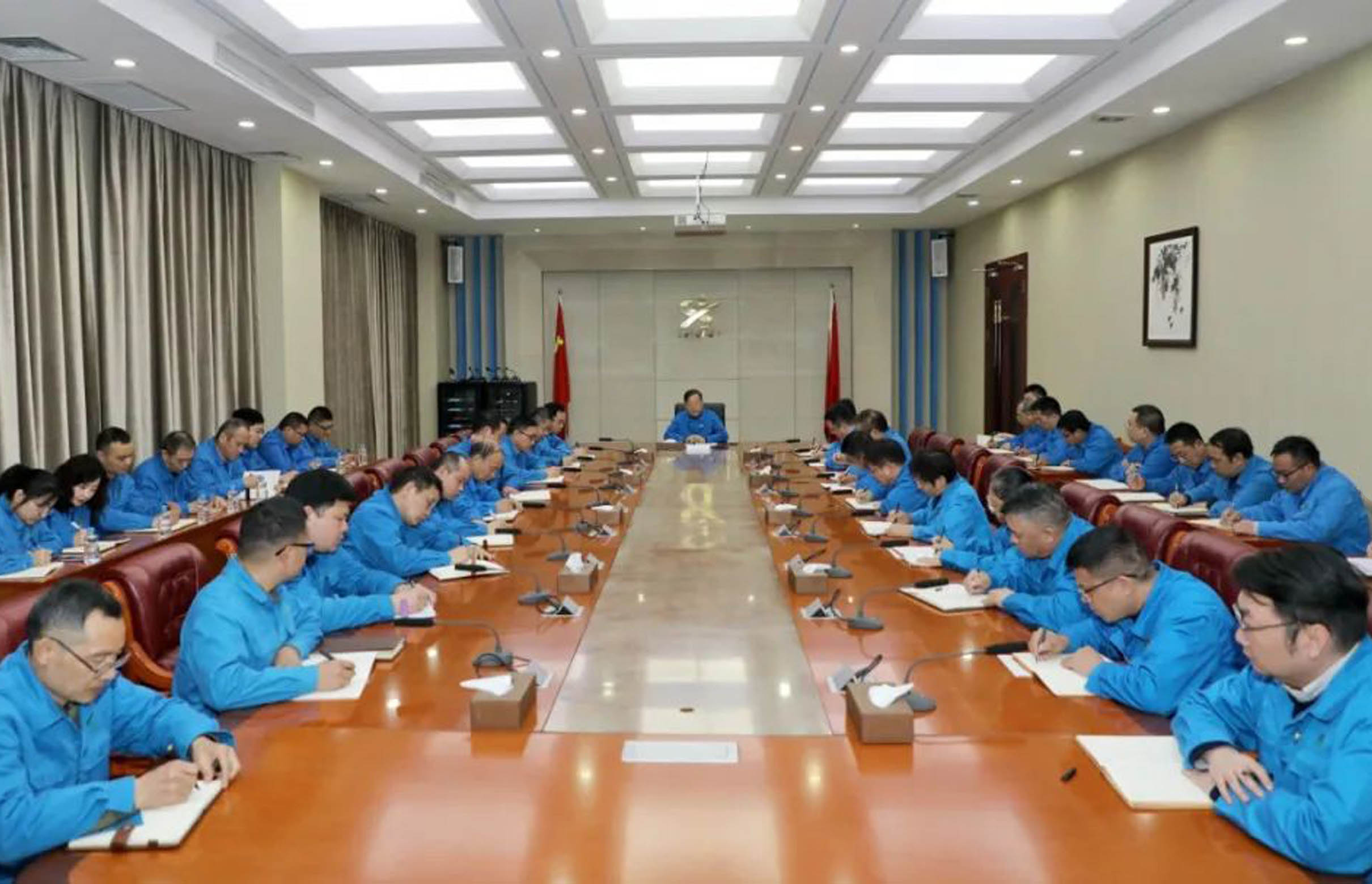 學習民營企業(yè)座談會精神——森源集團：發(fā)揮裝備能力強、制造能力強、創(chuàng)新能力強的優(yōu)勢，堅守主業(yè)、做強實業(yè)。